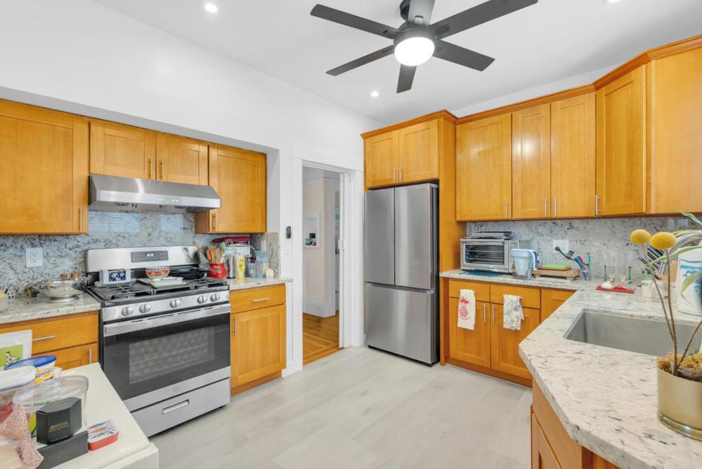 1460 Chestnut Street Property Photo 6