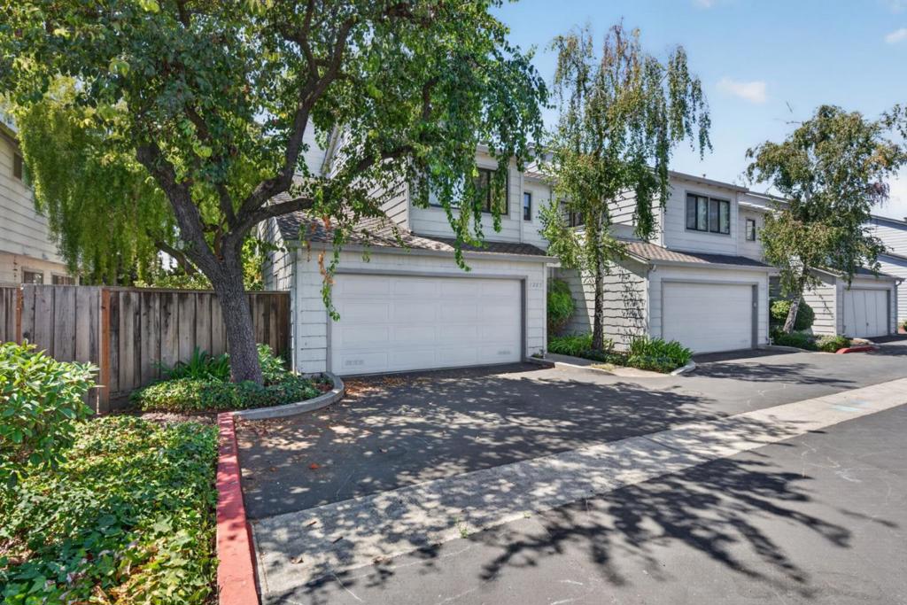 1205 Sierra Village Way Property Photo 2