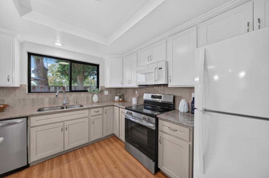 1205 Sierra Village Way Property Photo 12