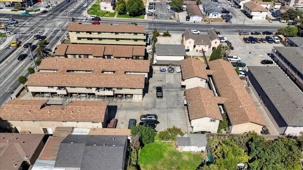 608 N Sanborn Road Property Photo 4