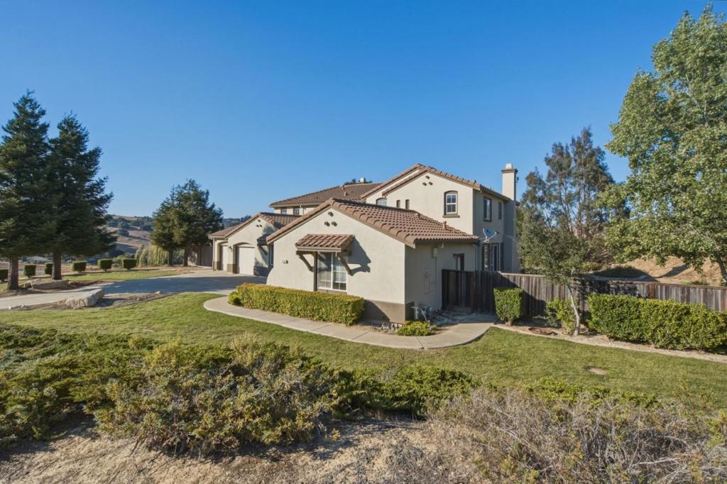 900 Via Vaquero Norte Property Photo 2