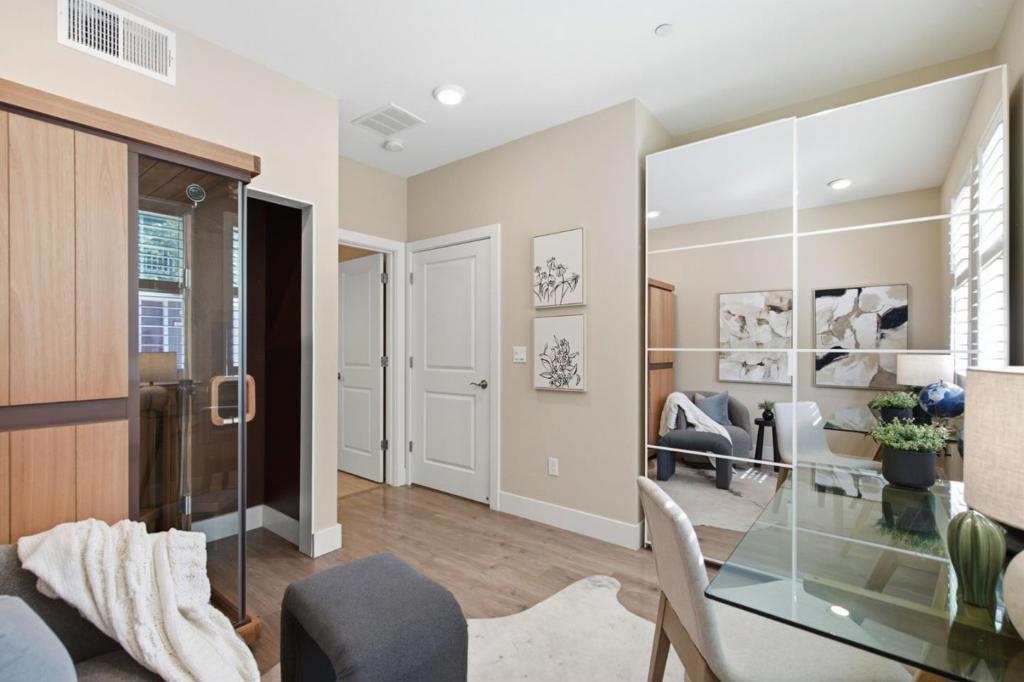 350 Circuit Way Property Photo 12