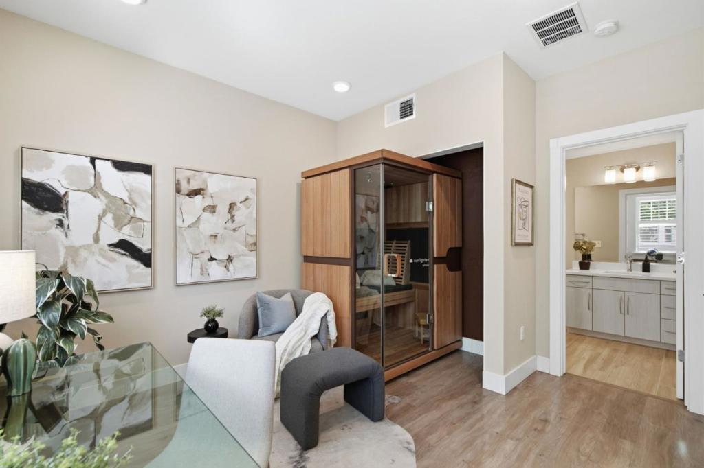 350 Circuit Way Property Photo 14