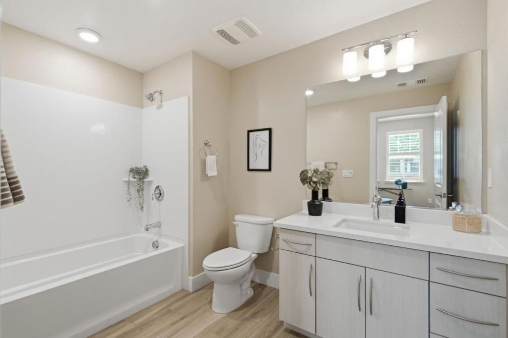 350 Circuit Way Property Photo 15