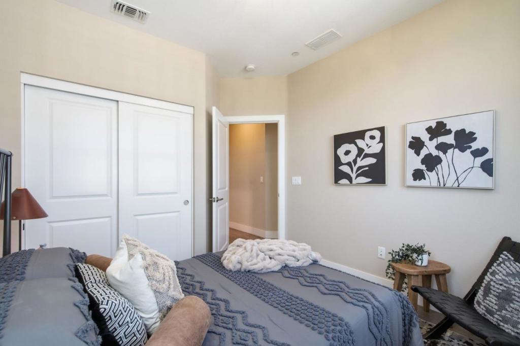 350 Circuit Way Property Photo 54