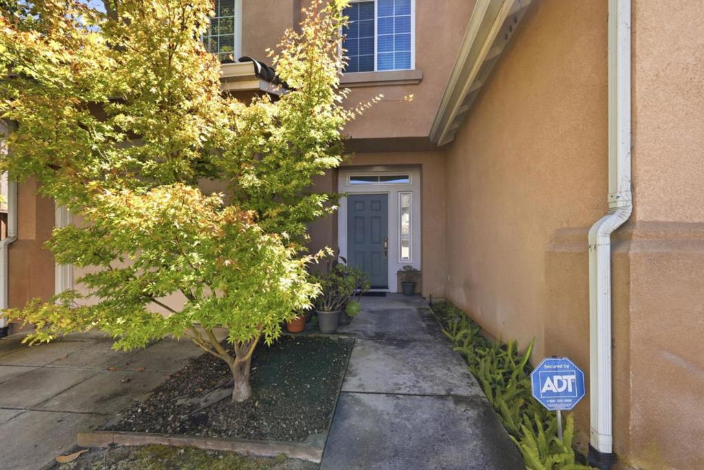 2348 Seacrest Court Property Photo 5