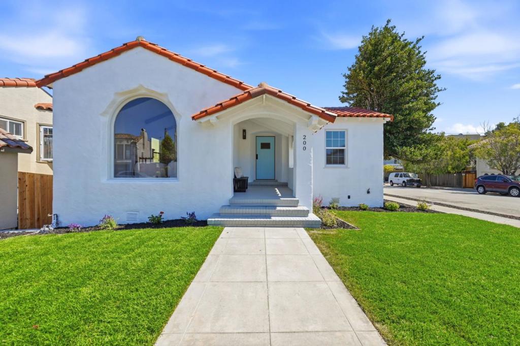 200 Magnolia Avenue Property Photo 1