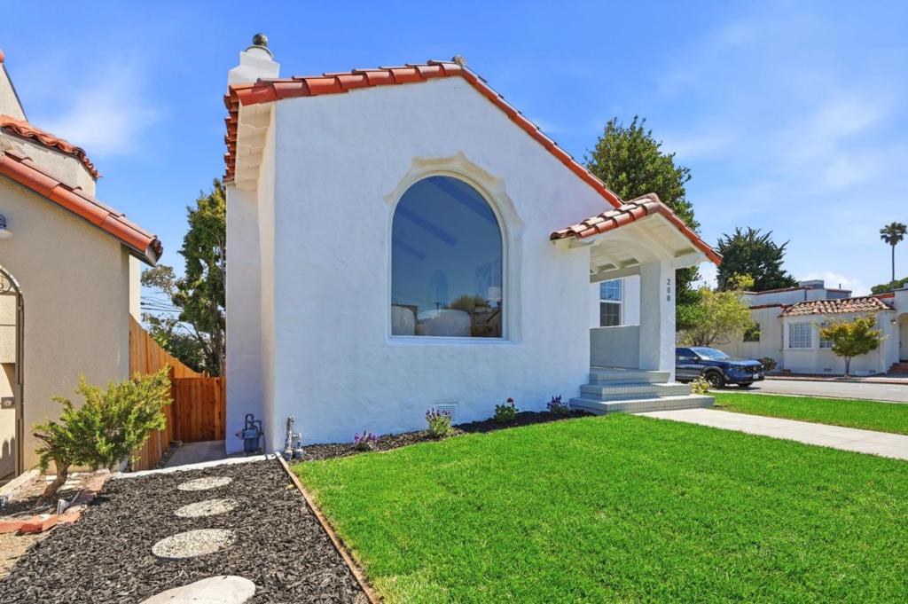 200 Magnolia Avenue Property Photo 3
