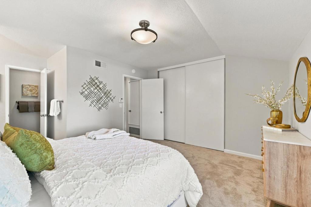 1349 Merrivale West Square Property Photo 23