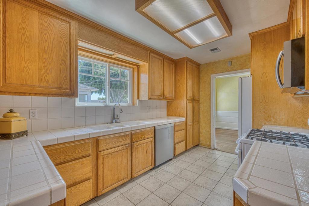 345 Homestead Avenue Property Photo 8