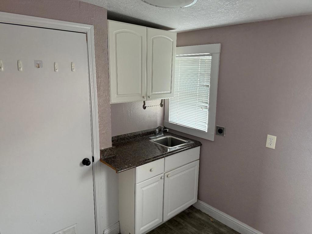 51 E Romie Lane Property Photo 7