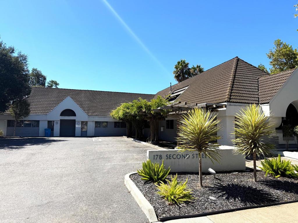 178 2nd Street Property Photo 1