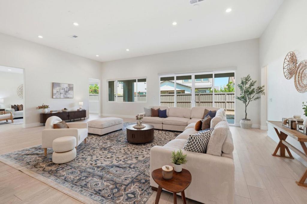 4616 Ian Lane Property Photo 7