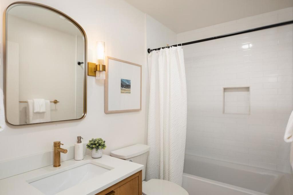 7463 Bollinger Road Property Photo 18