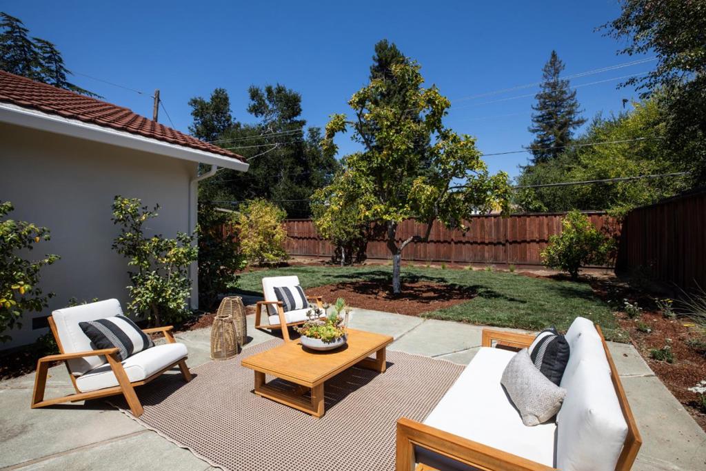 7463 Bollinger Road Property Photo 20