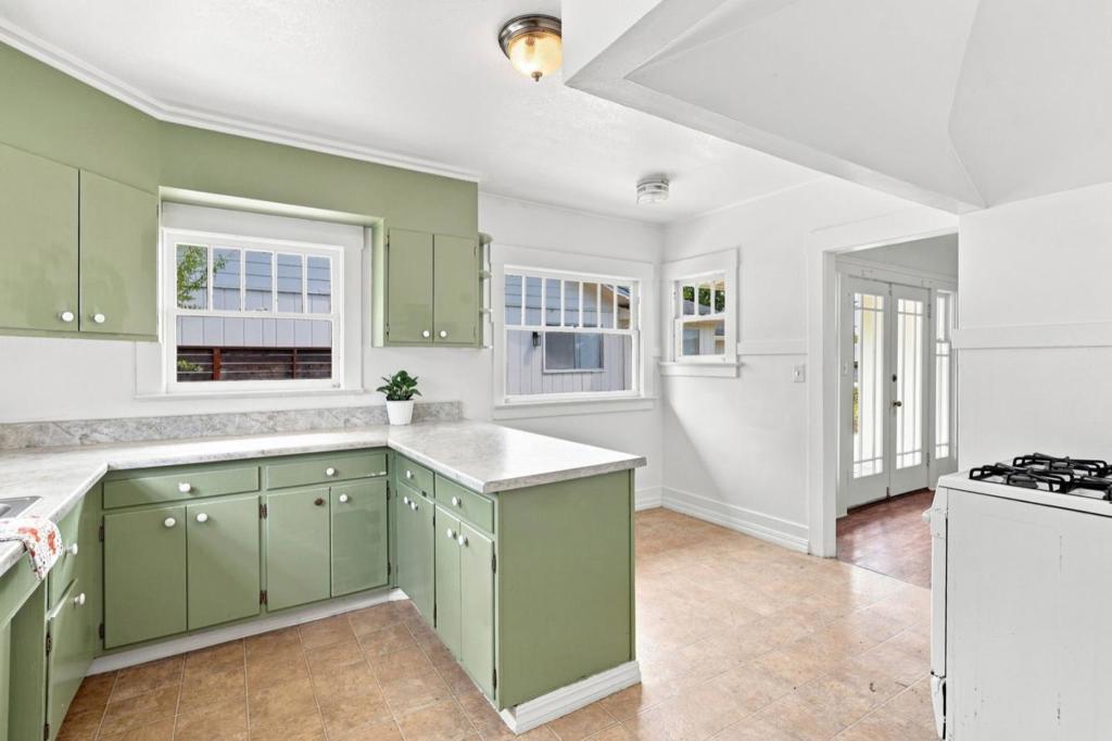 522 King Street Property Photo 15