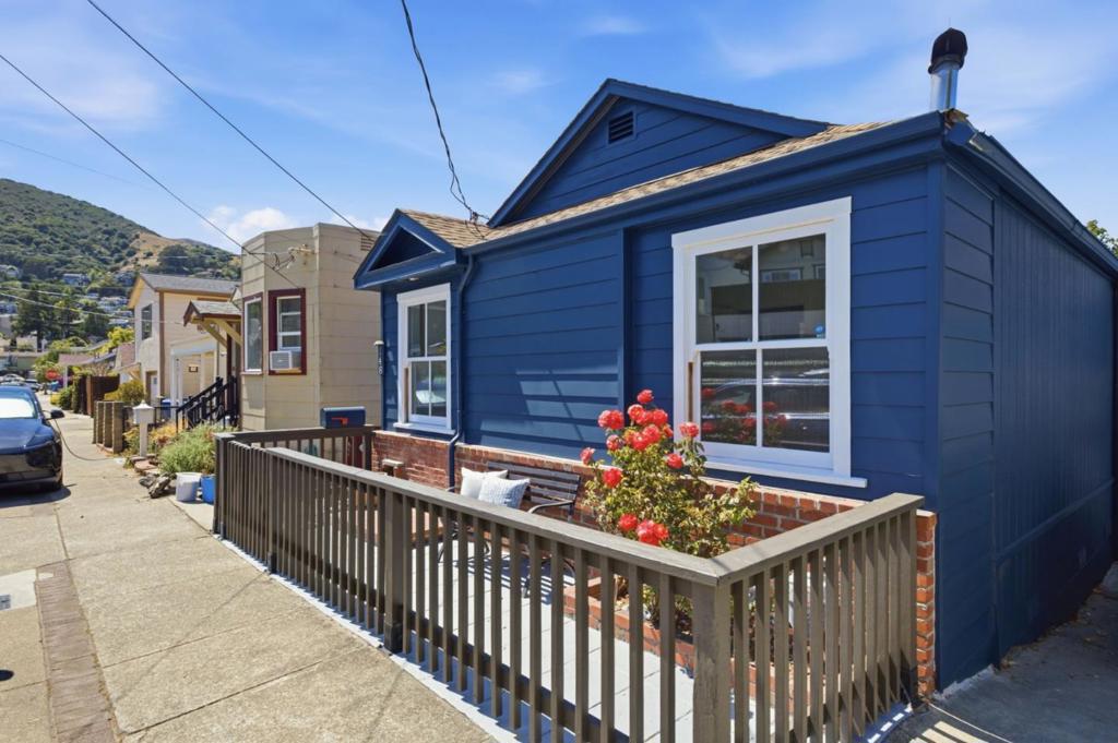 148 Monterey Street Property Photo 2