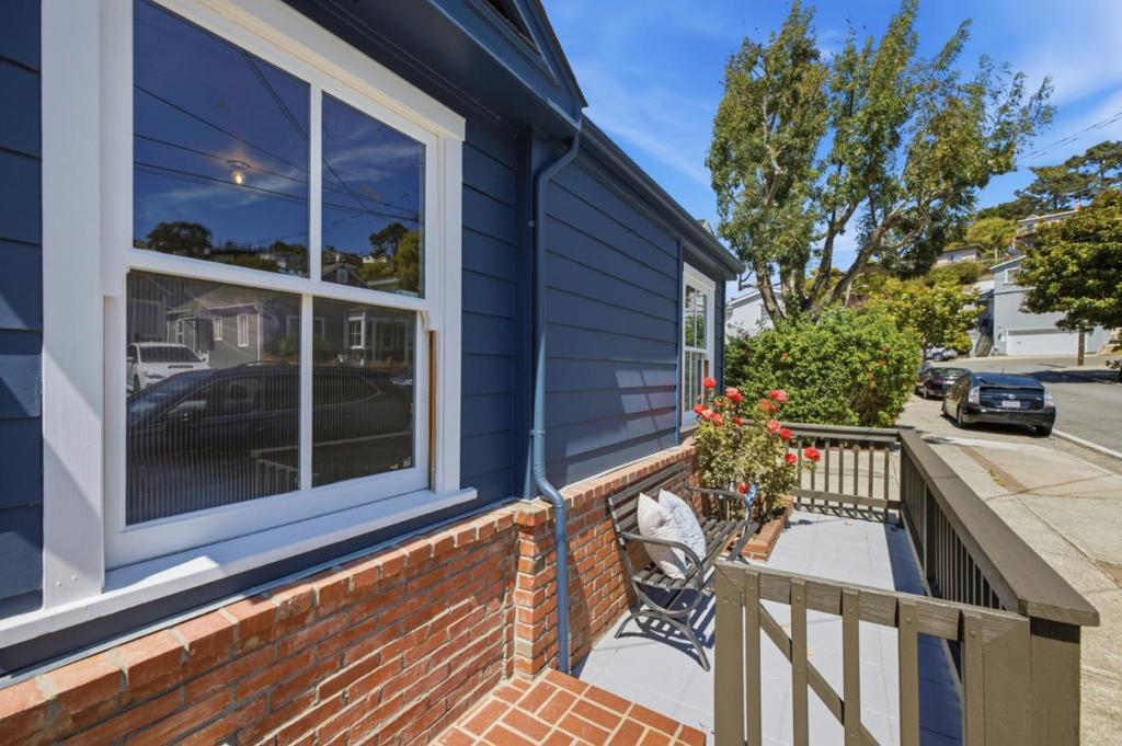 148 Monterey Street Property Photo 3