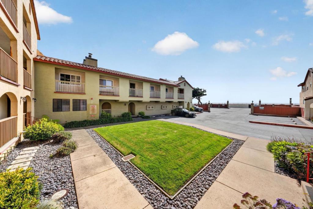 2355 Beach Boulevard 204 Property Photo 21