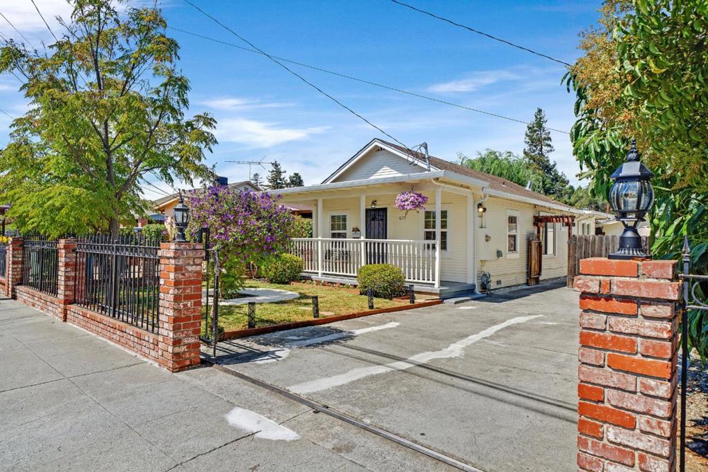 621 Macarthur Avenue Property Photo 1