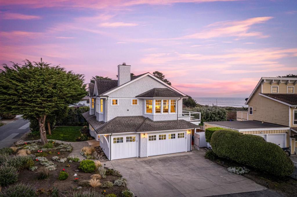 2 Alameda Avenue Property Photo 1