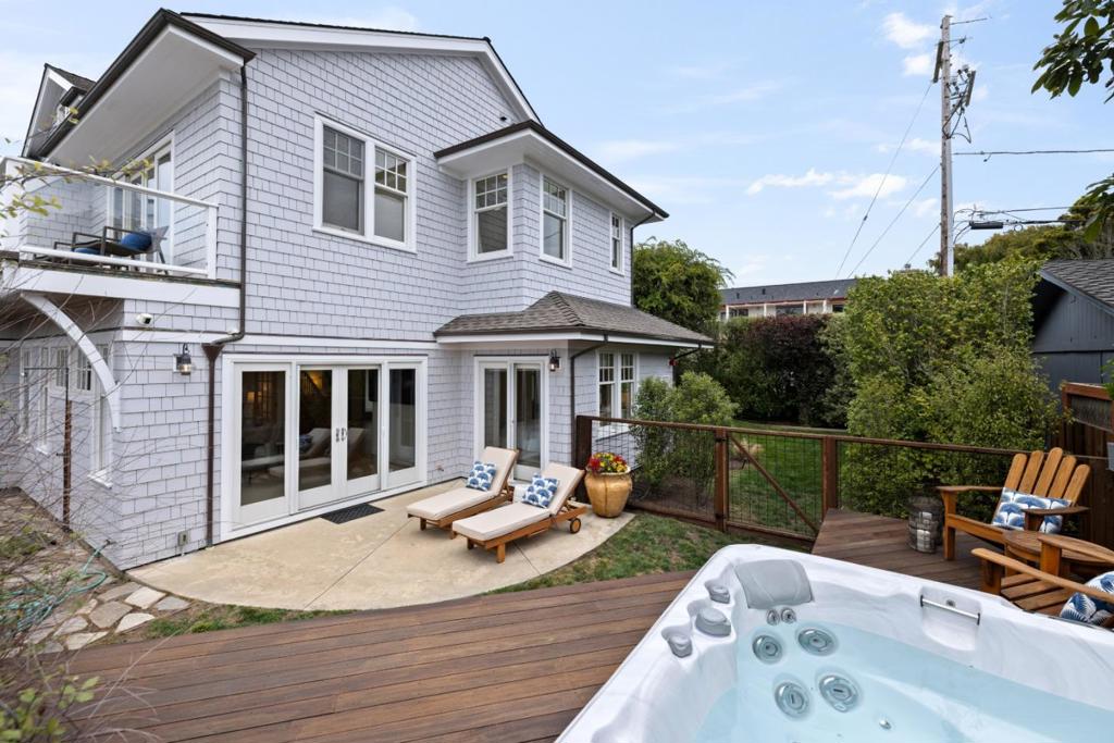 2 Alameda Avenue Property Photo 6
