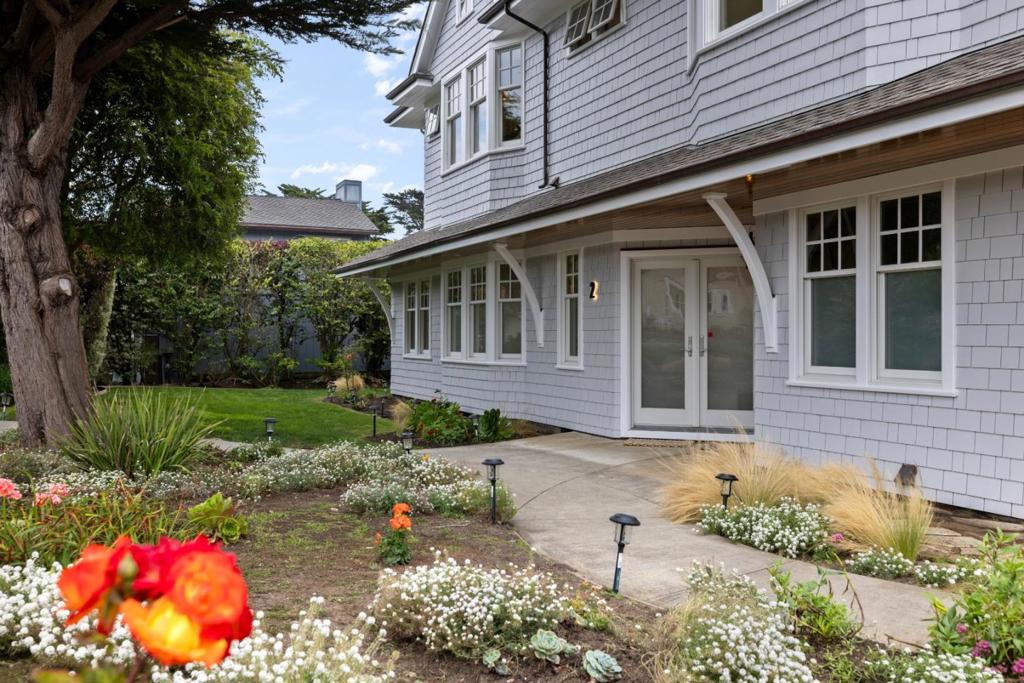 2 Alameda Avenue Property Photo 9