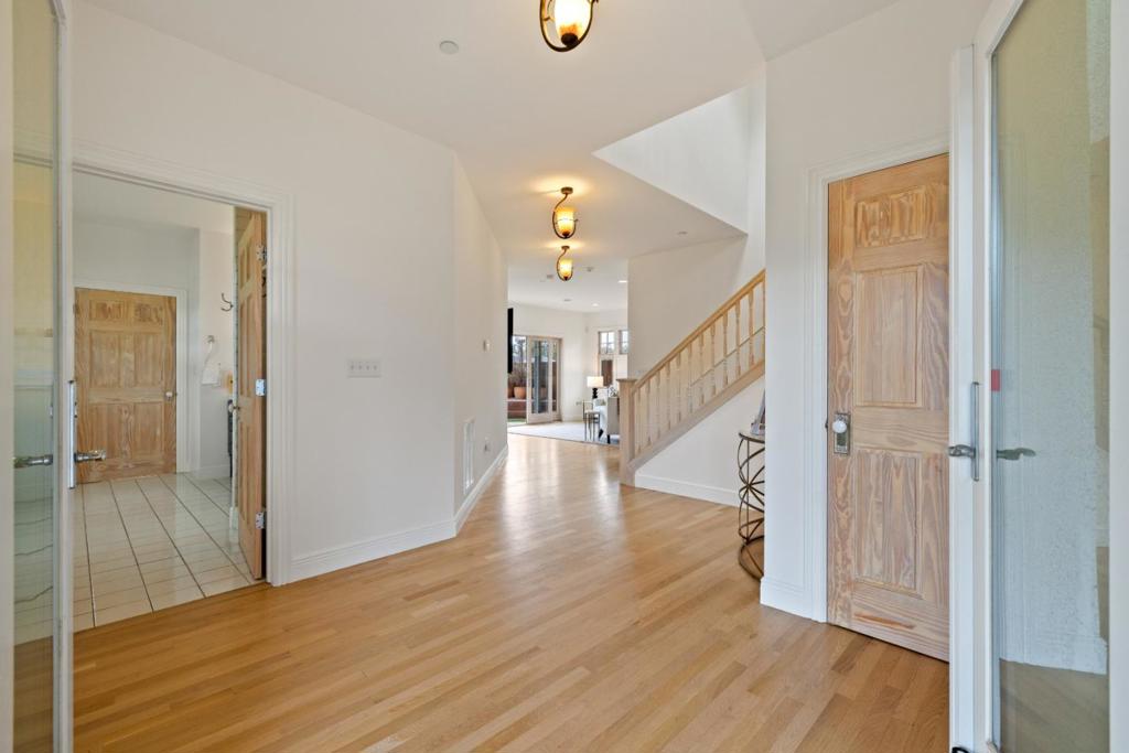 2 Alameda Avenue Property Photo 11