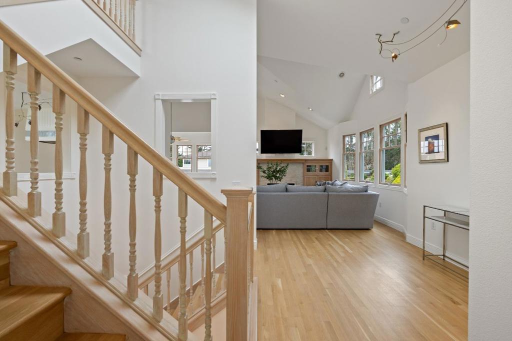 2 Alameda Avenue Property Photo 13