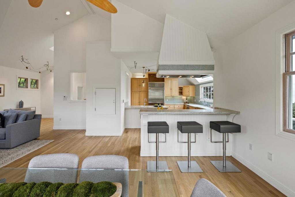 2 Alameda Avenue Property Photo 22