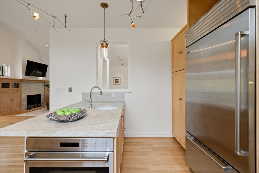 2 Alameda Avenue Property Photo 30