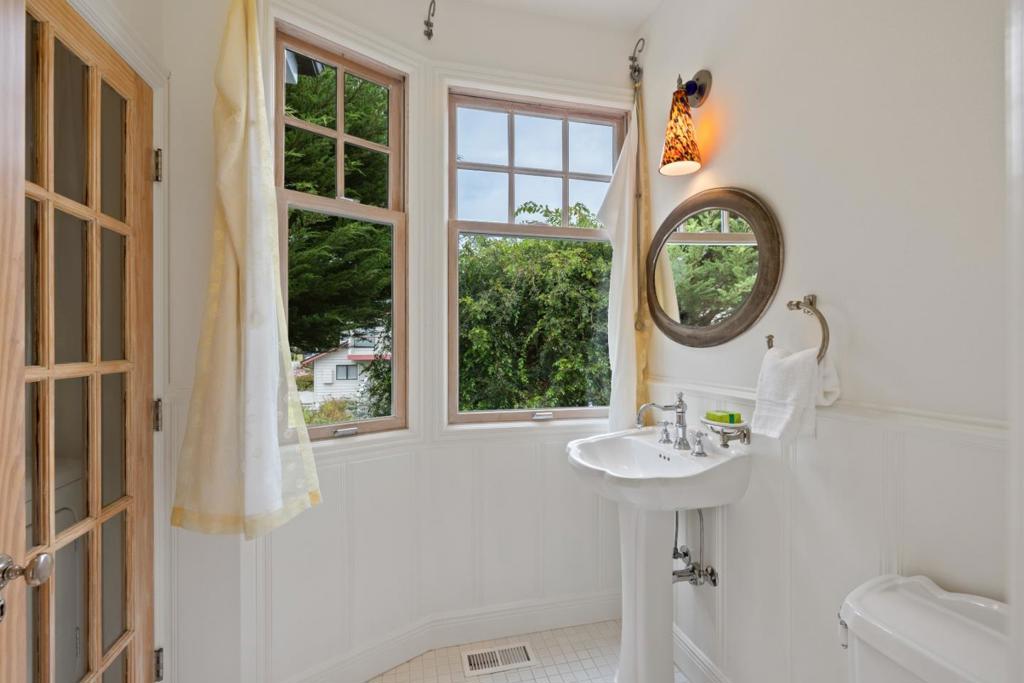 2 Alameda Avenue Property Photo 32