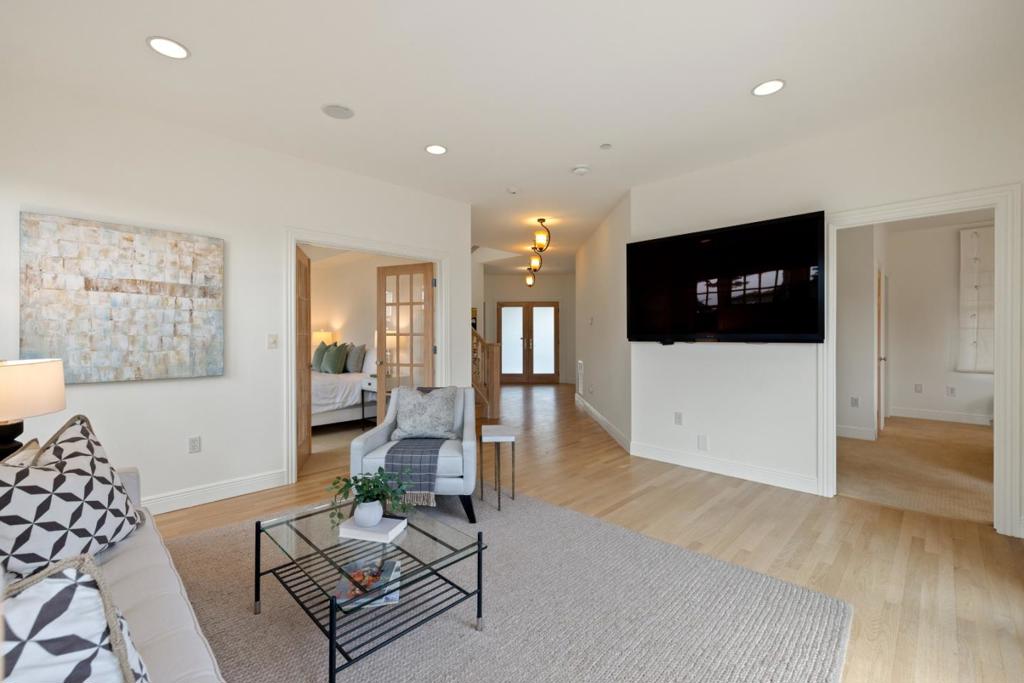 2 Alameda Avenue Property Photo 44