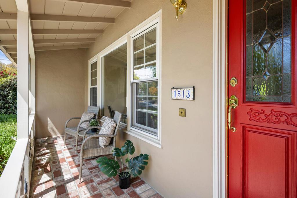 1513 Edinburgh St. Property Photo 3