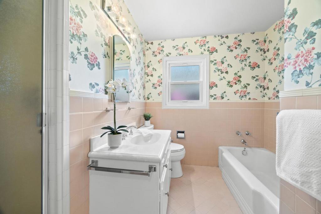 1513 Edinburgh St. Property Photo 11