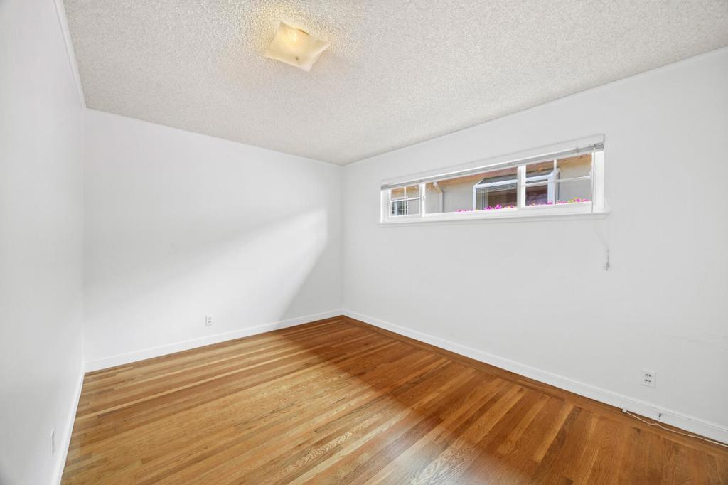 1513 Edinburgh St. Property Photo 12