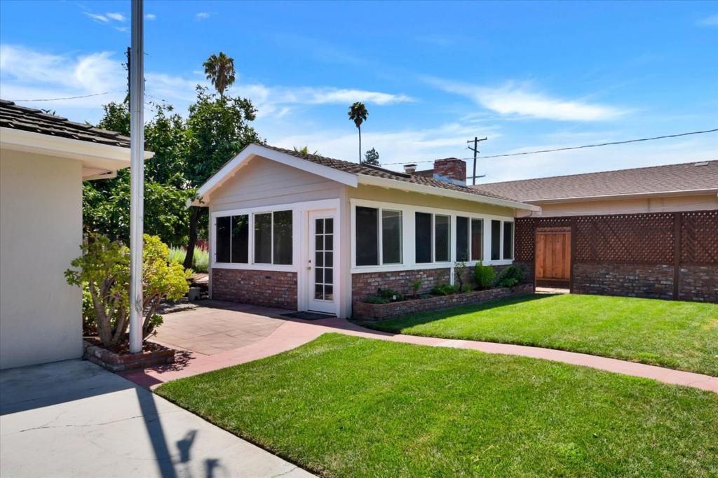 1862 Homestead Road Property Photo 8