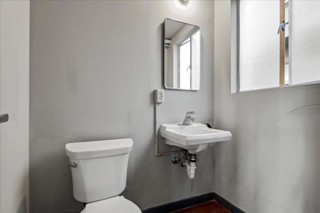 500 Sloat Avenue Property Photo 6