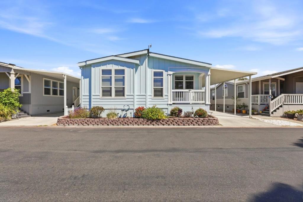 2052 Gold Street 3 Property Photo 1