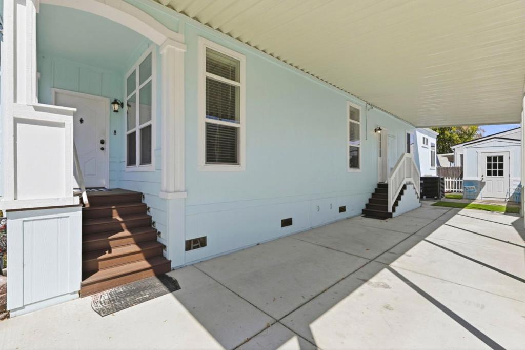 2052 Gold Street 3 Property Photo 5