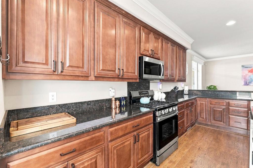 2052 Gold Street 3 Property Photo 17
