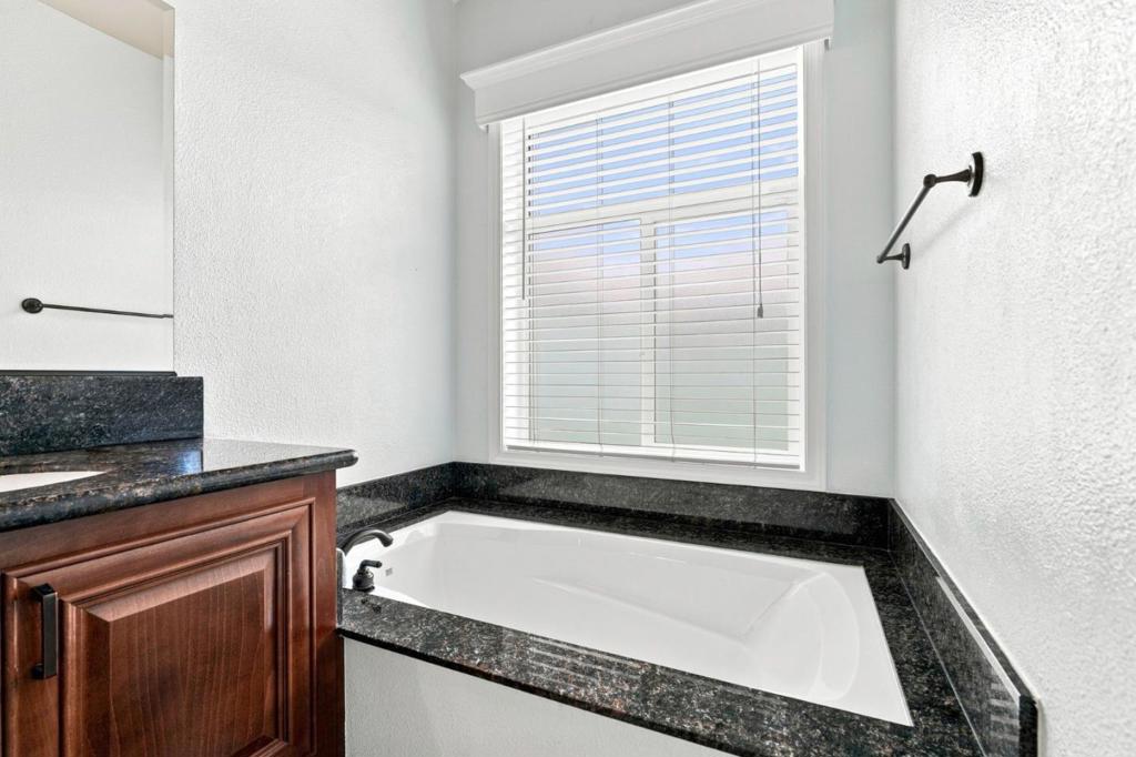 2052 Gold Street 3 Property Photo 29