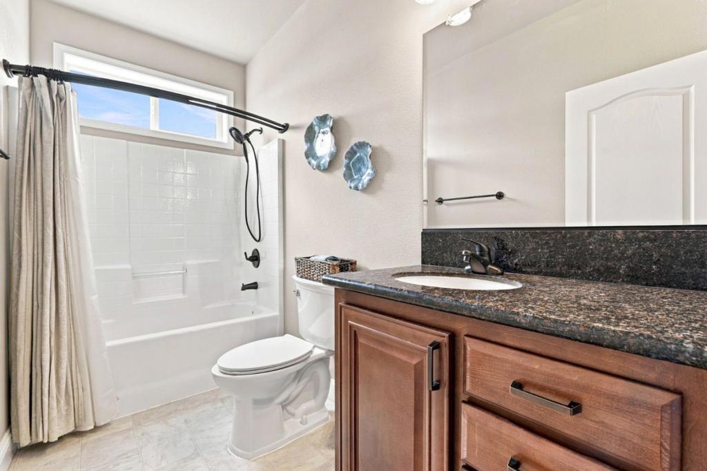 2052 Gold Street 3 Property Photo 31
