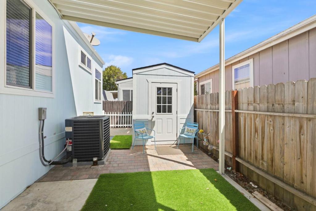 2052 Gold Street 3 Property Photo 34