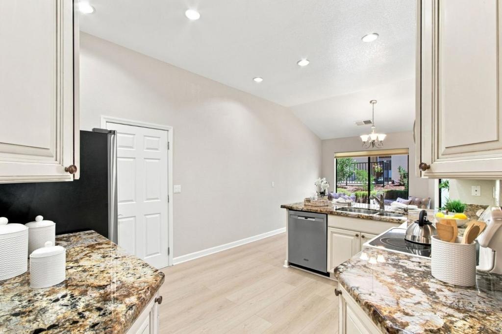 7646 Falkirk Drive Property Photo 11