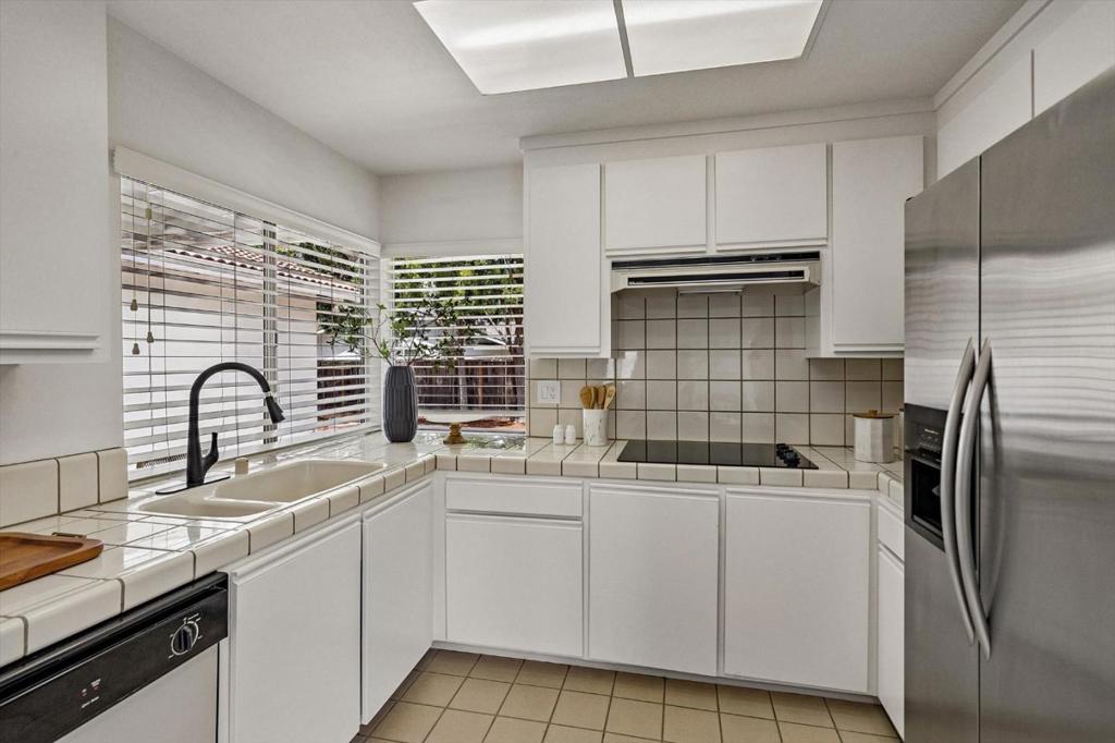 1407 Dot Court Property Photo 12