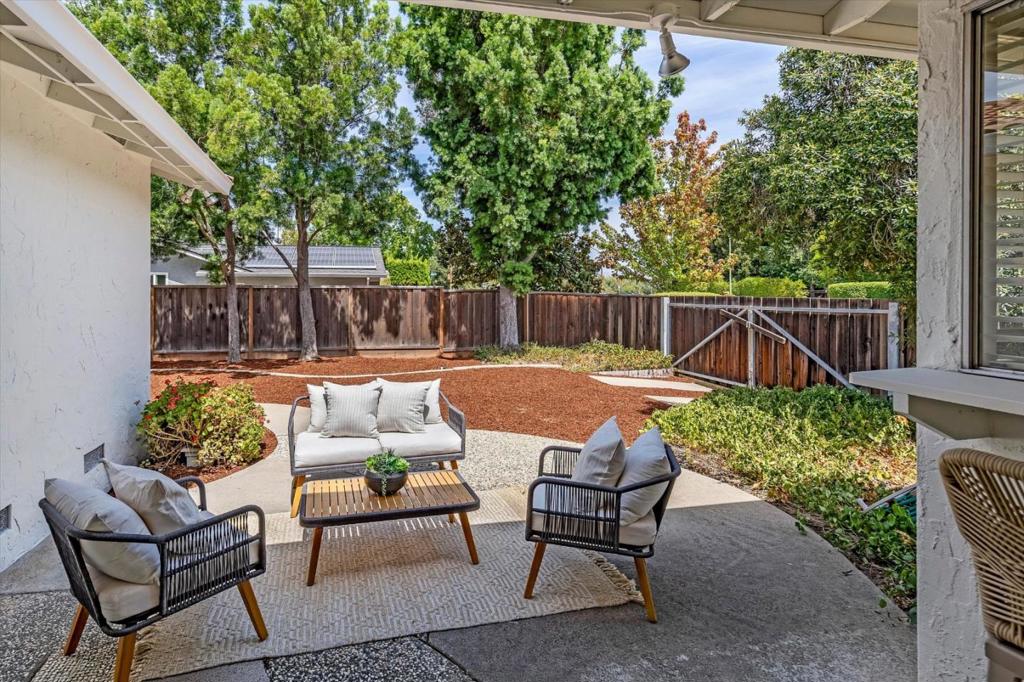 1407 Dot Court Property Photo 25
