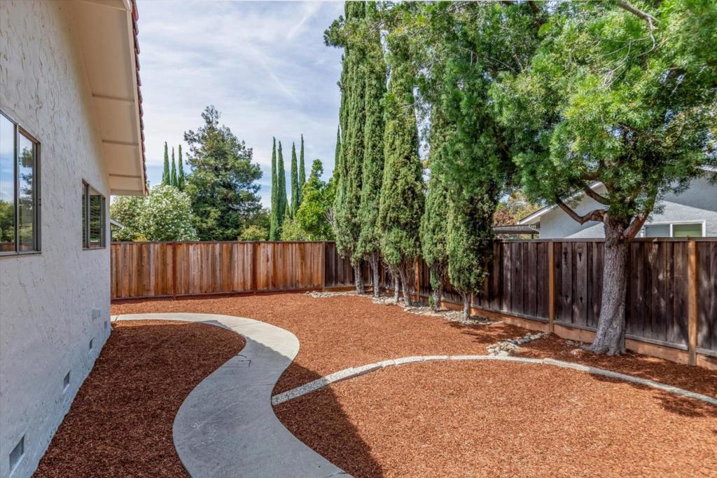 1407 Dot Court Property Photo 29