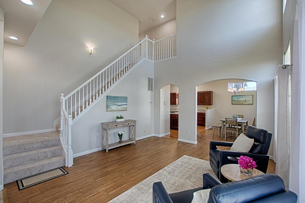 73 Firethorne Way Property Photo 4