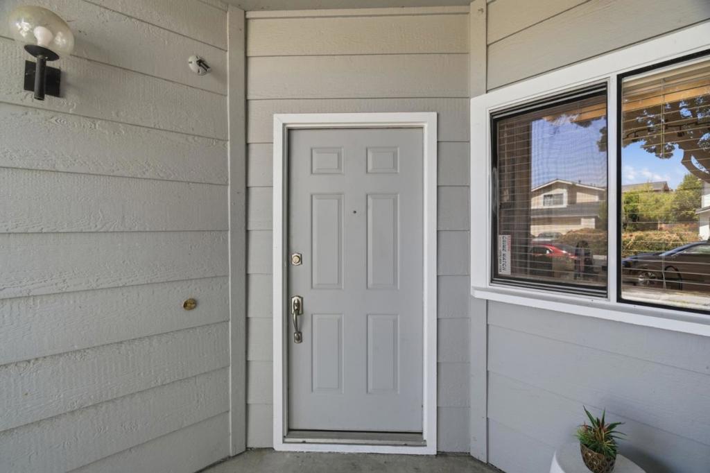 1637 Thorncrest Drive Property Photo 4
